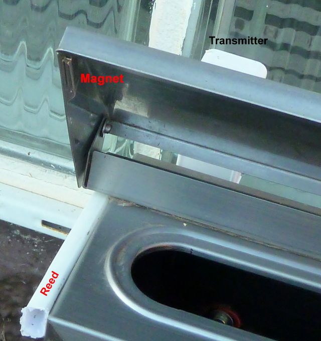 letterbox-feed-chute-magnet-contact-2-6x4-P1350668.JPG
